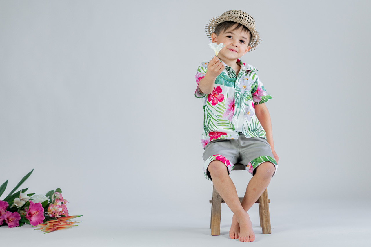 Chemise enfant motifs tropicaux rose floraux hibiscus mode ethique